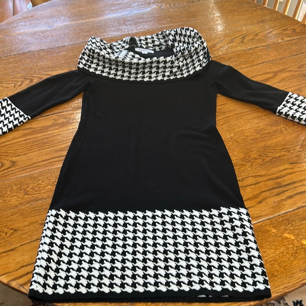99 Jane Street black and houndstooth sweater dress. Great condition. Size Small